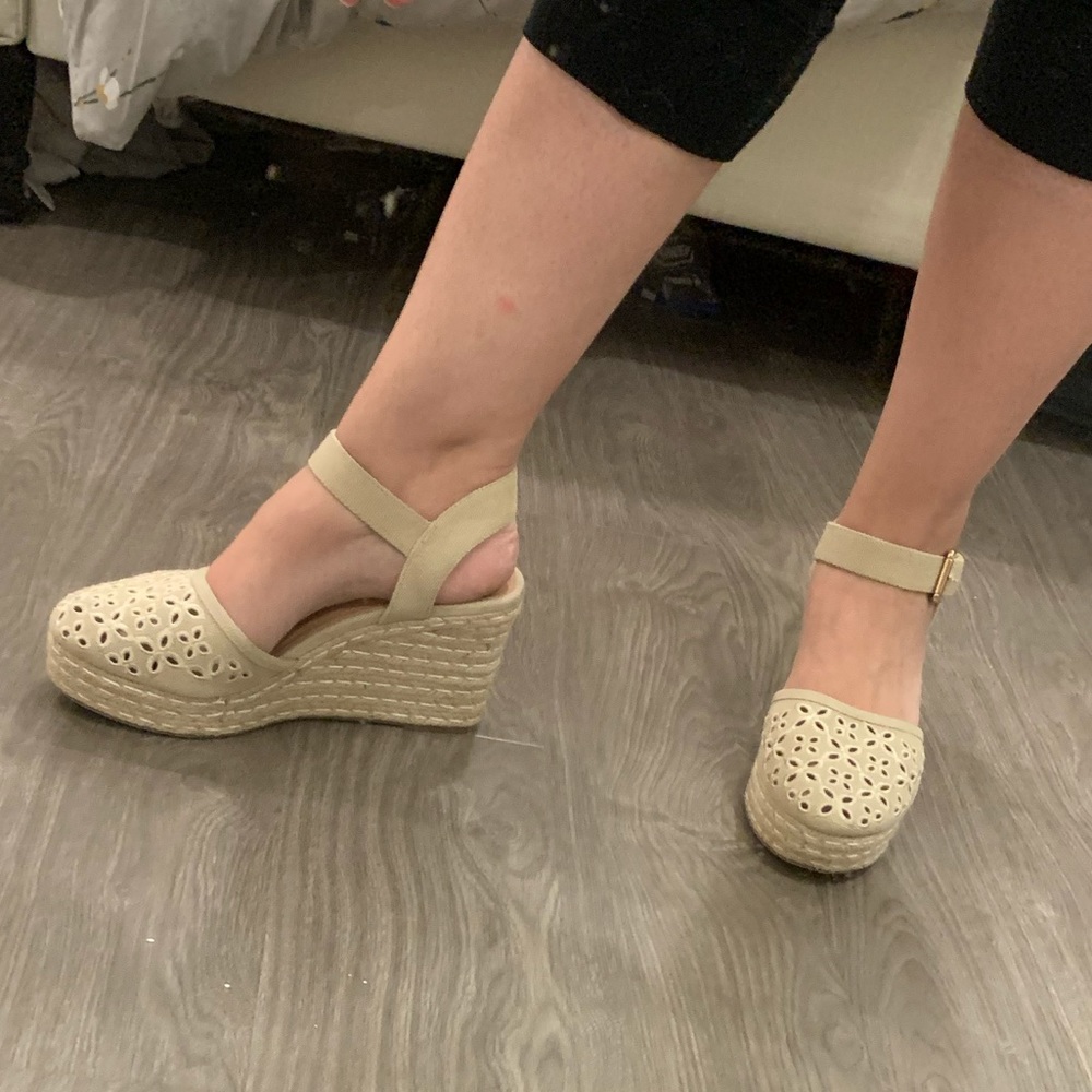 Sketchers nude canvas platforms